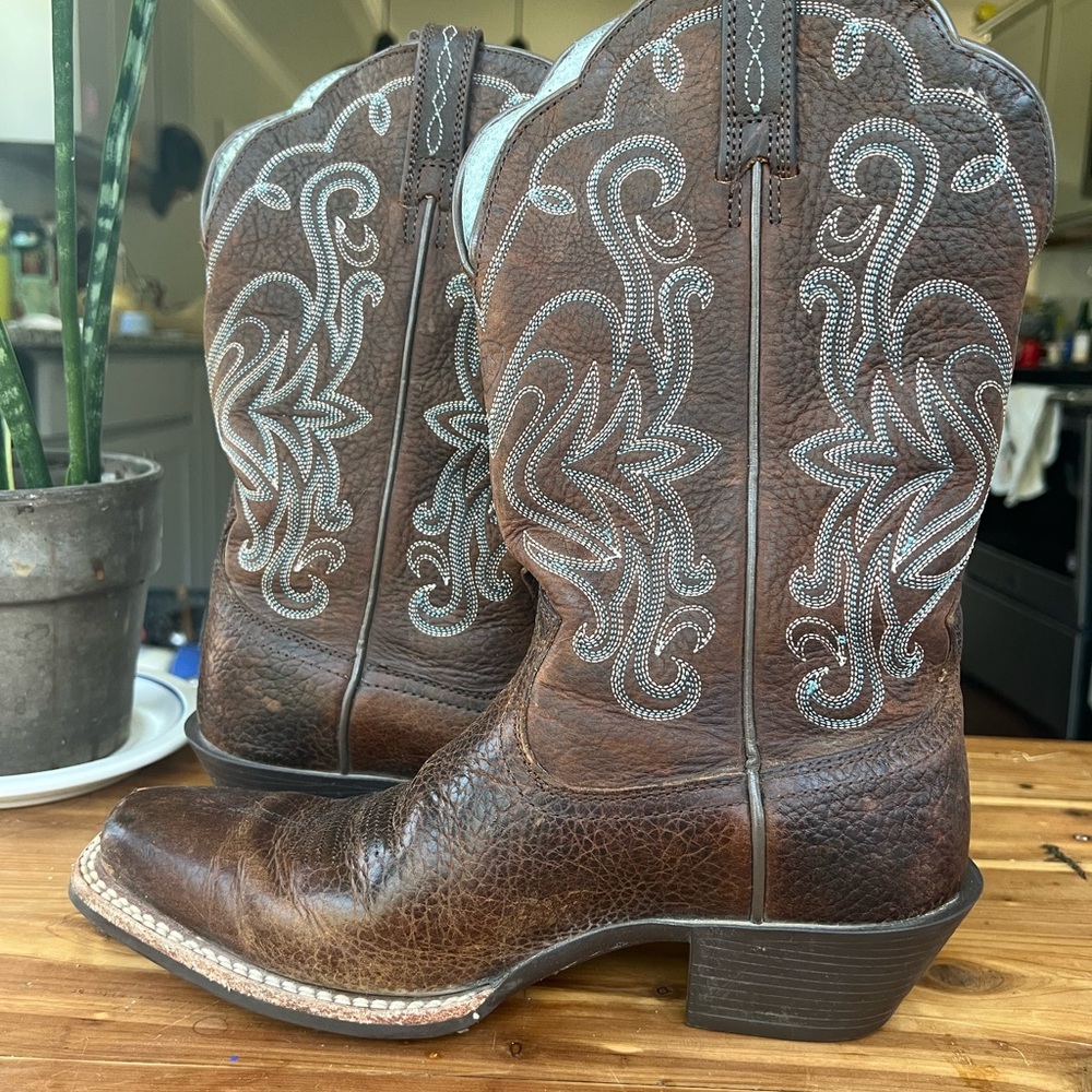 Ariat Brown Western Heeled Cowboy Boots with White Stitching